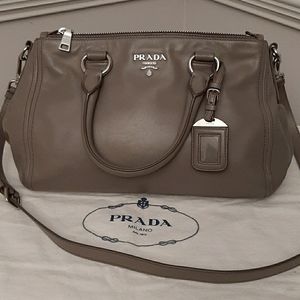 💚NEVER USED PRADA LEATHER CROSSBODY